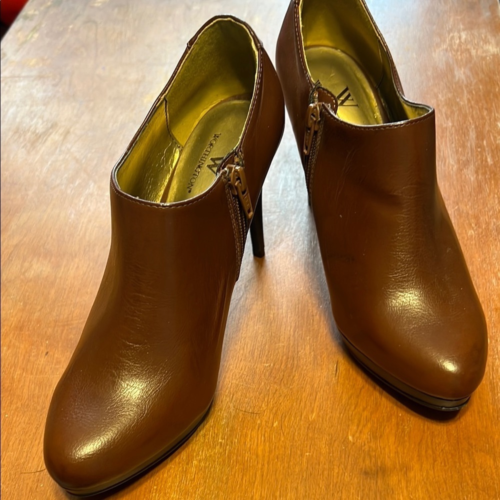 Worthington Brown Heeled Boots Minimalist Design